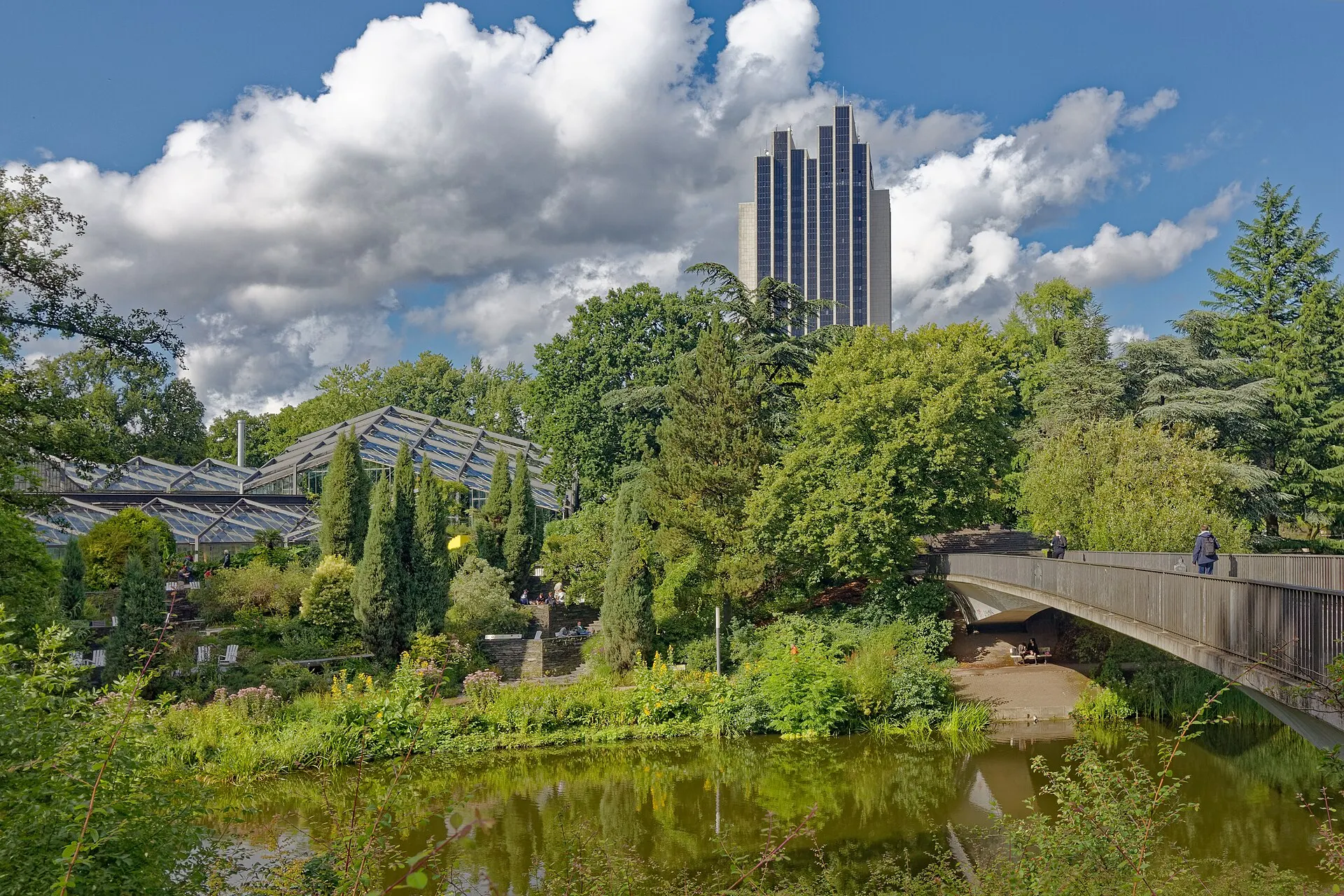 Hamburg, Park "planten un blomen", summer 2023, eastern lake with botanical greenhouses