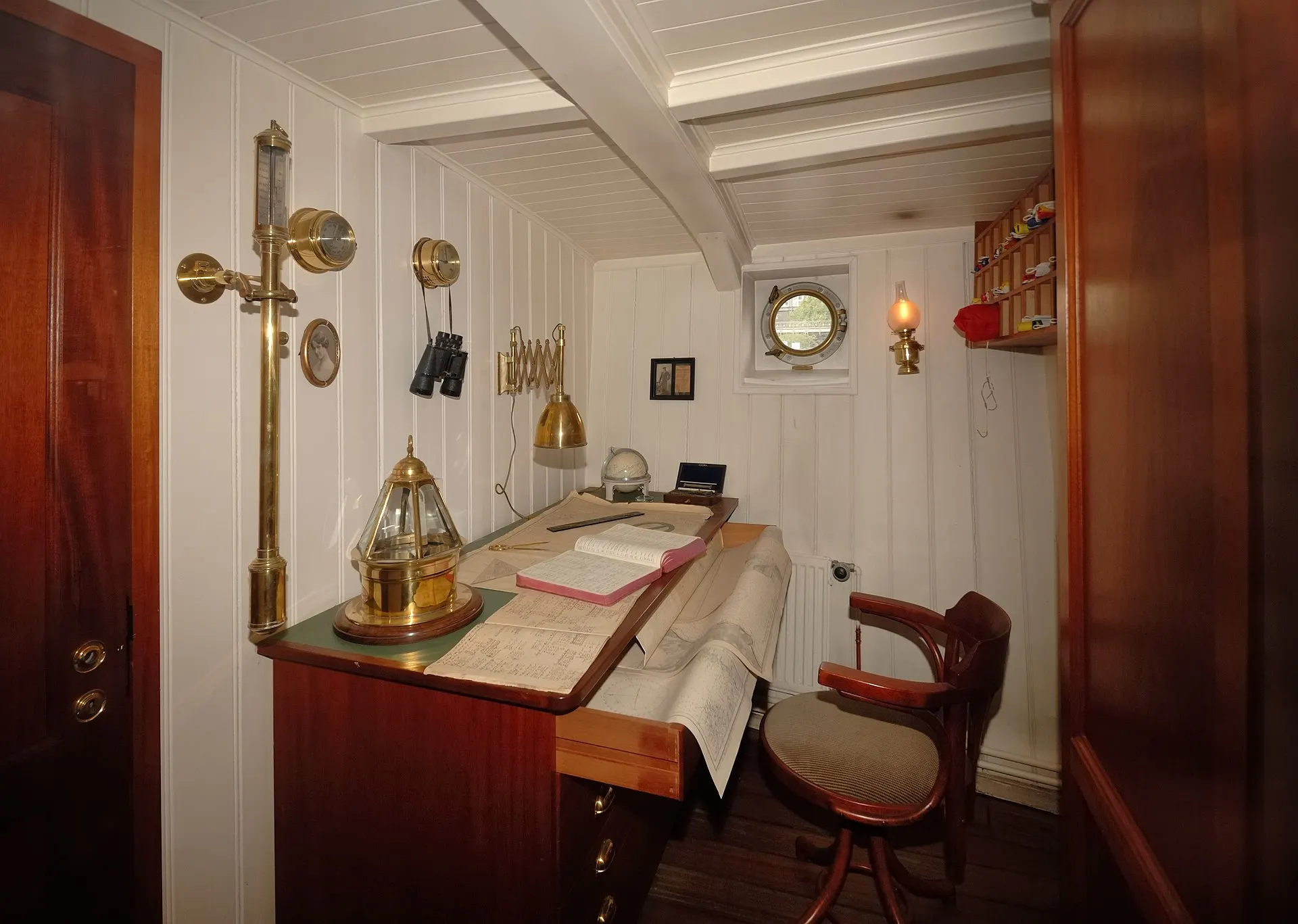 Navigation room of the Rickmer Rickmers